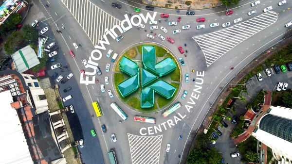 data00-03-44-40still015