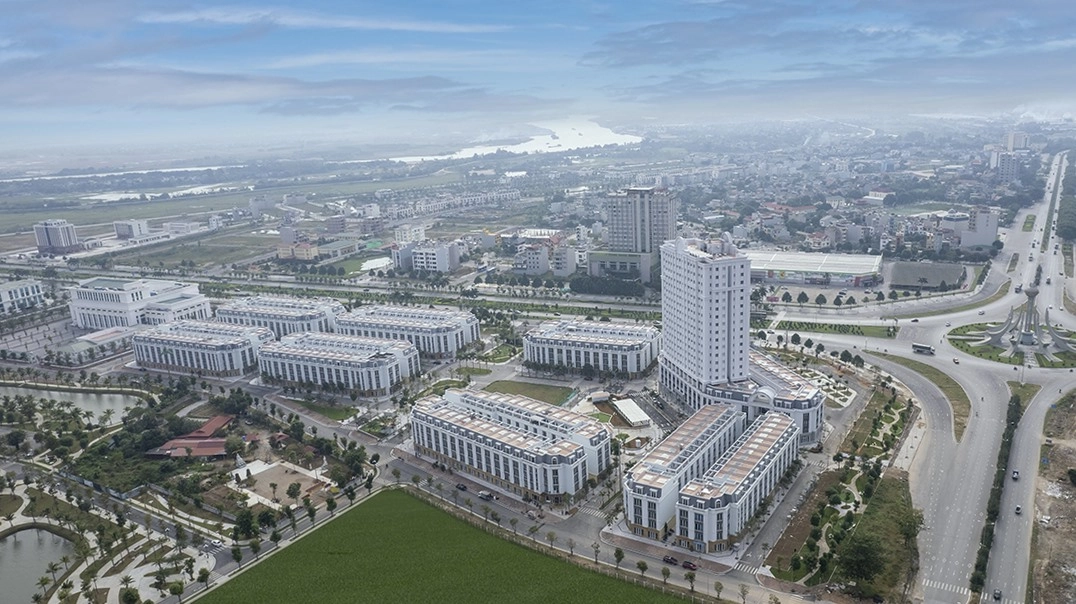 Phố thương mại Hoa Châu nằm tại vị trí đắc địa nhất dự án Eurowindow Garden City, tại trung tâm hành chính mới của thành phố Thanh Hóa, đối diện vòng xuyến Hồng Hạc hướng thiên, ngã tư đại lộ Nguyễn Hoàng và Hùng Vương.